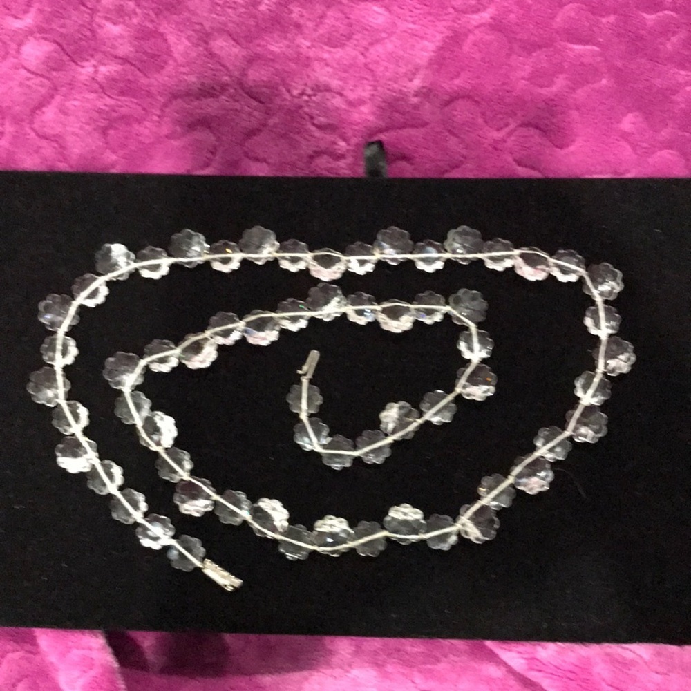 Vintage Floral Shaped Crystal Beaded Necklace. - Picture 4 of 5
